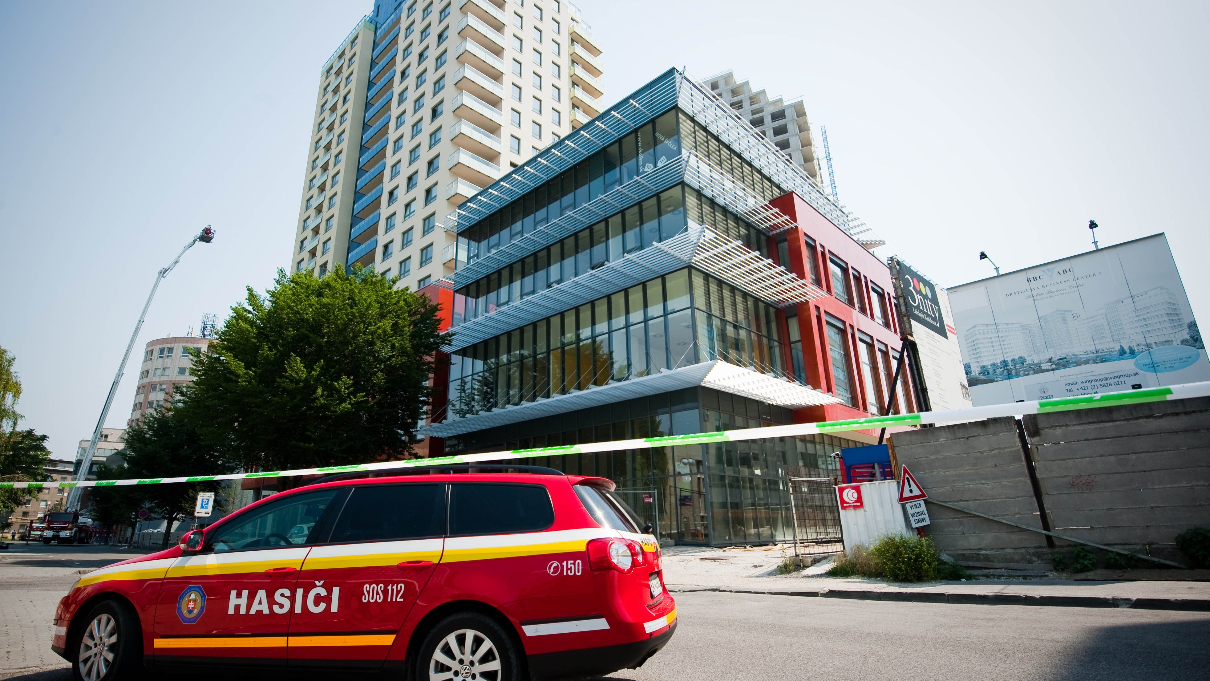 Bratislava_3-nity_zrútená budova_foto